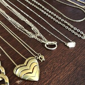 Lot Of 22 Costume Jewelry Gold‎ Tone Various Pendants Necklace Bracelets Brooch